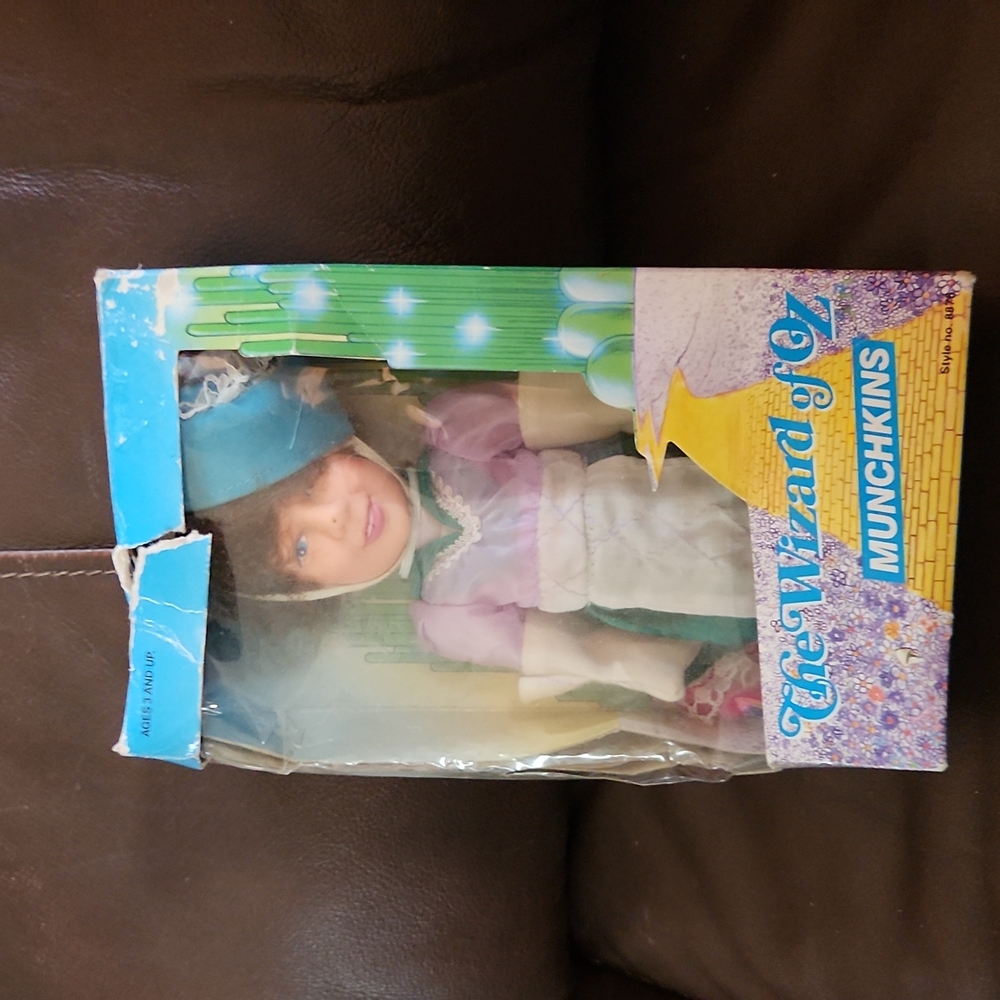 BNWT VINTAGE Wizard of Oz Flower pot Munchkin lady doll